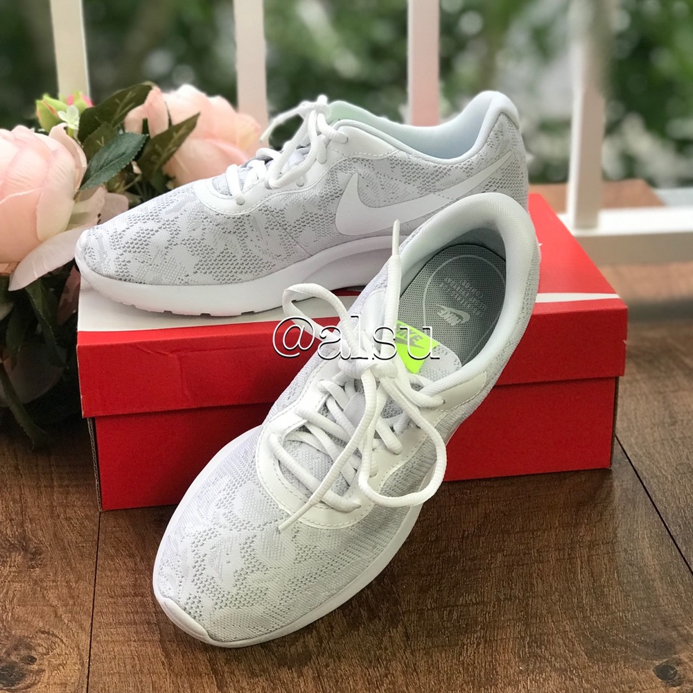 NWT Nike Tanjun ENG White WMNS - Picture 3 of 6